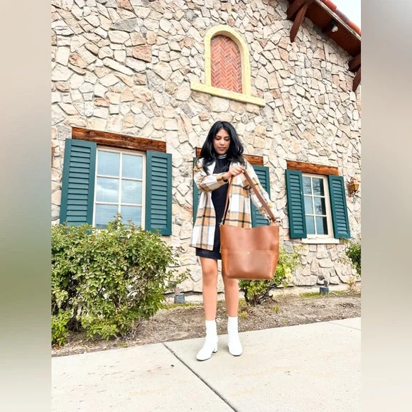 Cute tote on sale - Picture 3 of 4